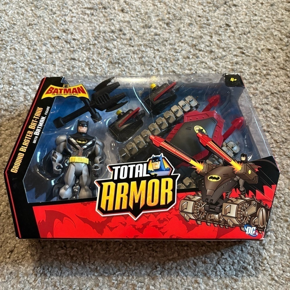 Batman: The Brave and The Bold Ground Blaster Bat-Tank Vehicle with Batman NEW